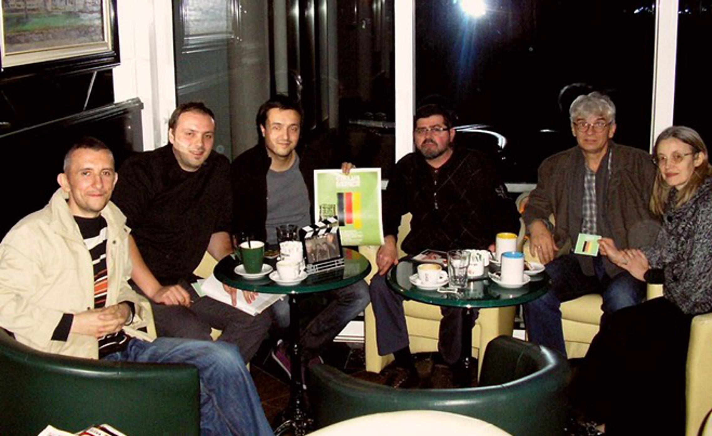 Paluba 7 (posada): Gažo, Skoko, Knežević, Martinac, Gojković i Marina Gojković.