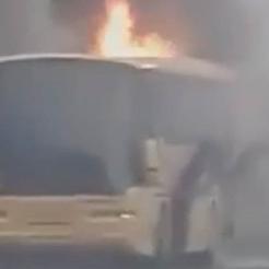 Autobus u plamenu na Papuku