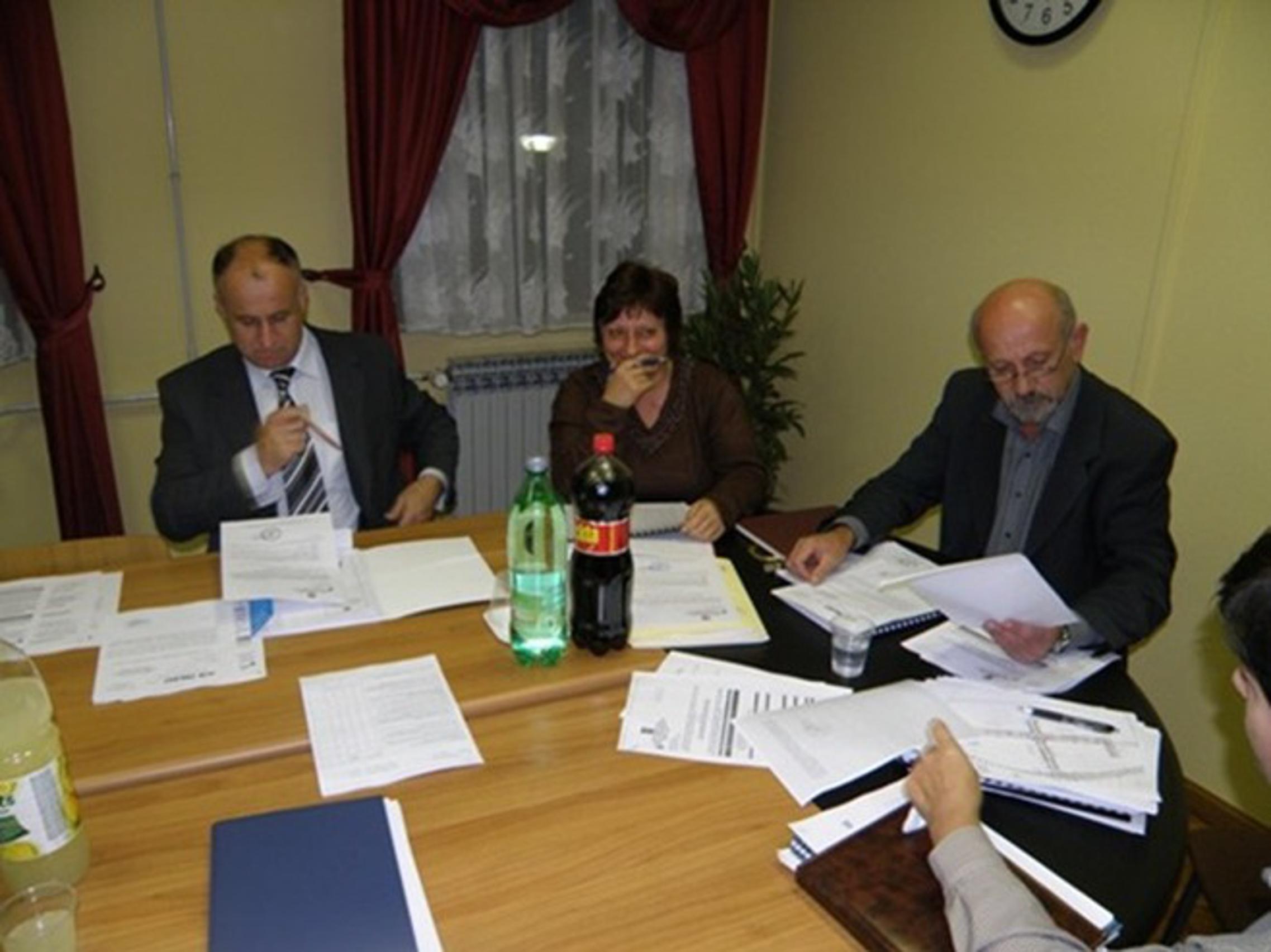 Predsjednik Općinskog vijeća Stanko Ćorić Bajica HSP AS (prvi s desna)