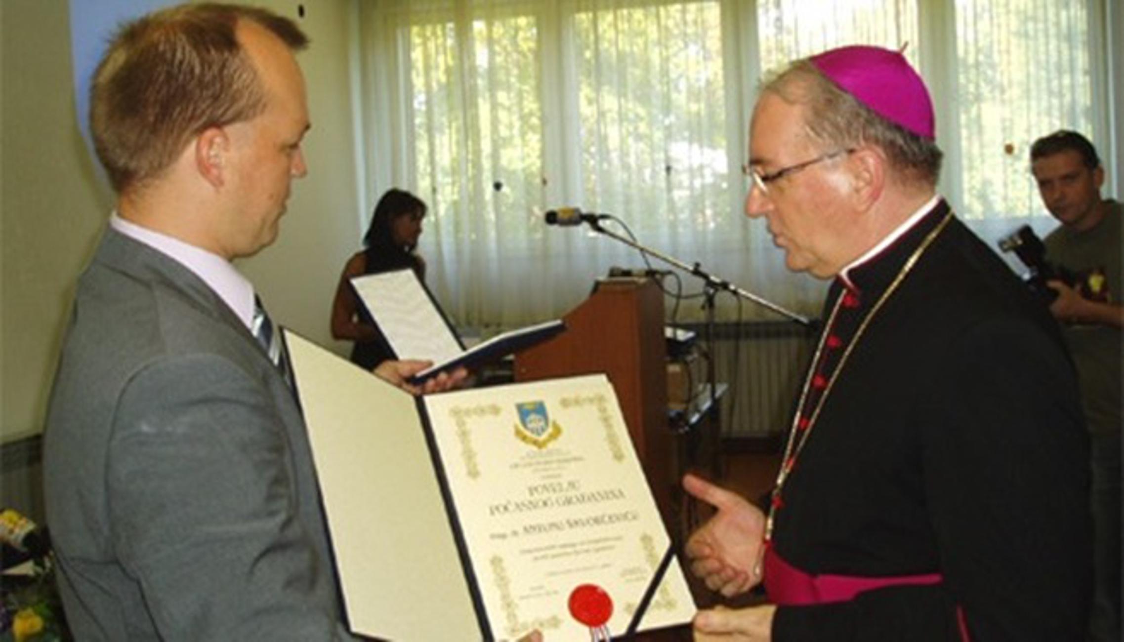 Starogradiški počasni građanin biskup požeški msgr. dr. Antun Škvorčević 
