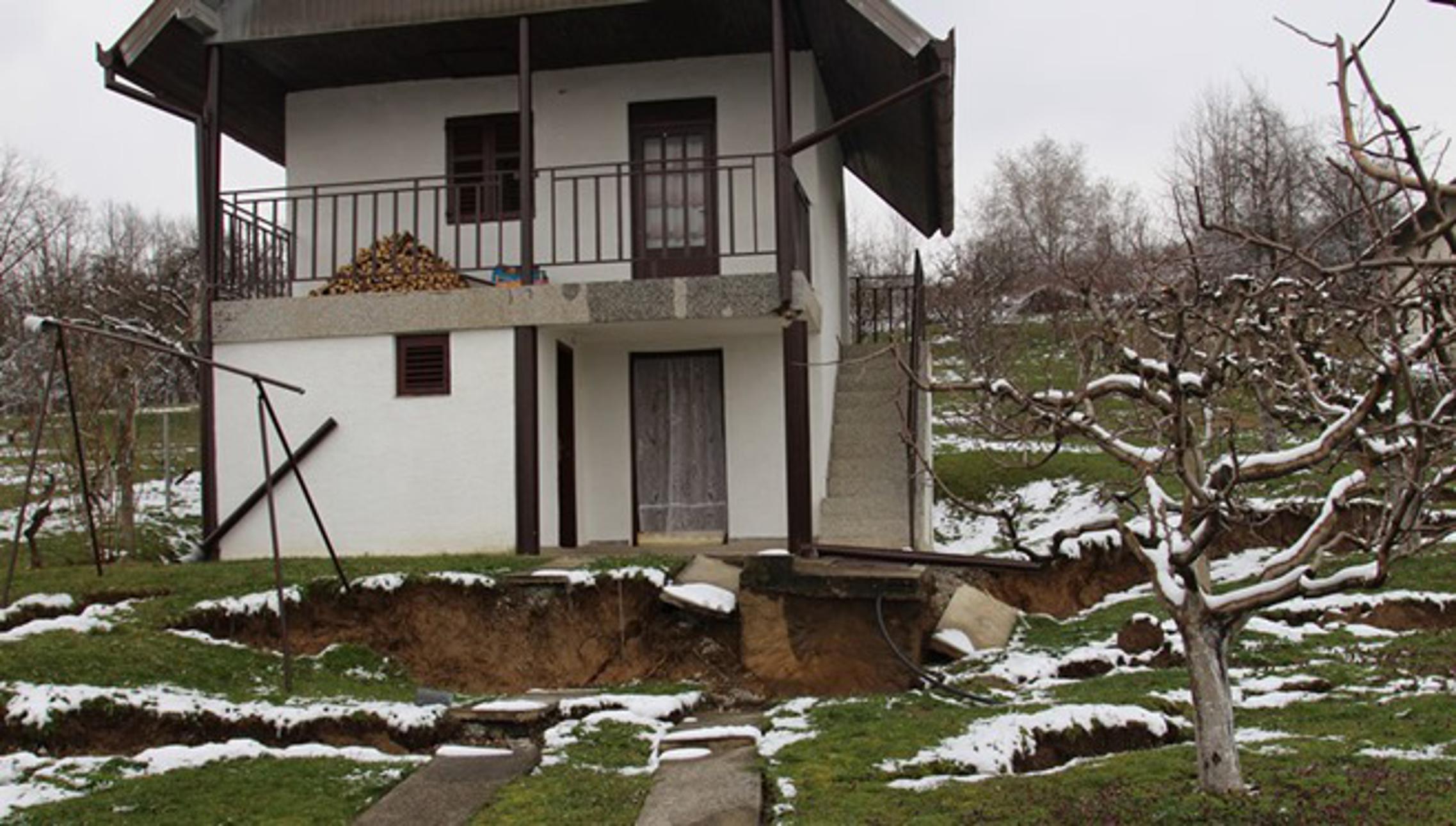 Jedna od oštećenih kuća na Brlićevom putu