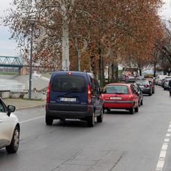 Prometna gužva na Šetalištu braće Radić u Slavonskom Brodu