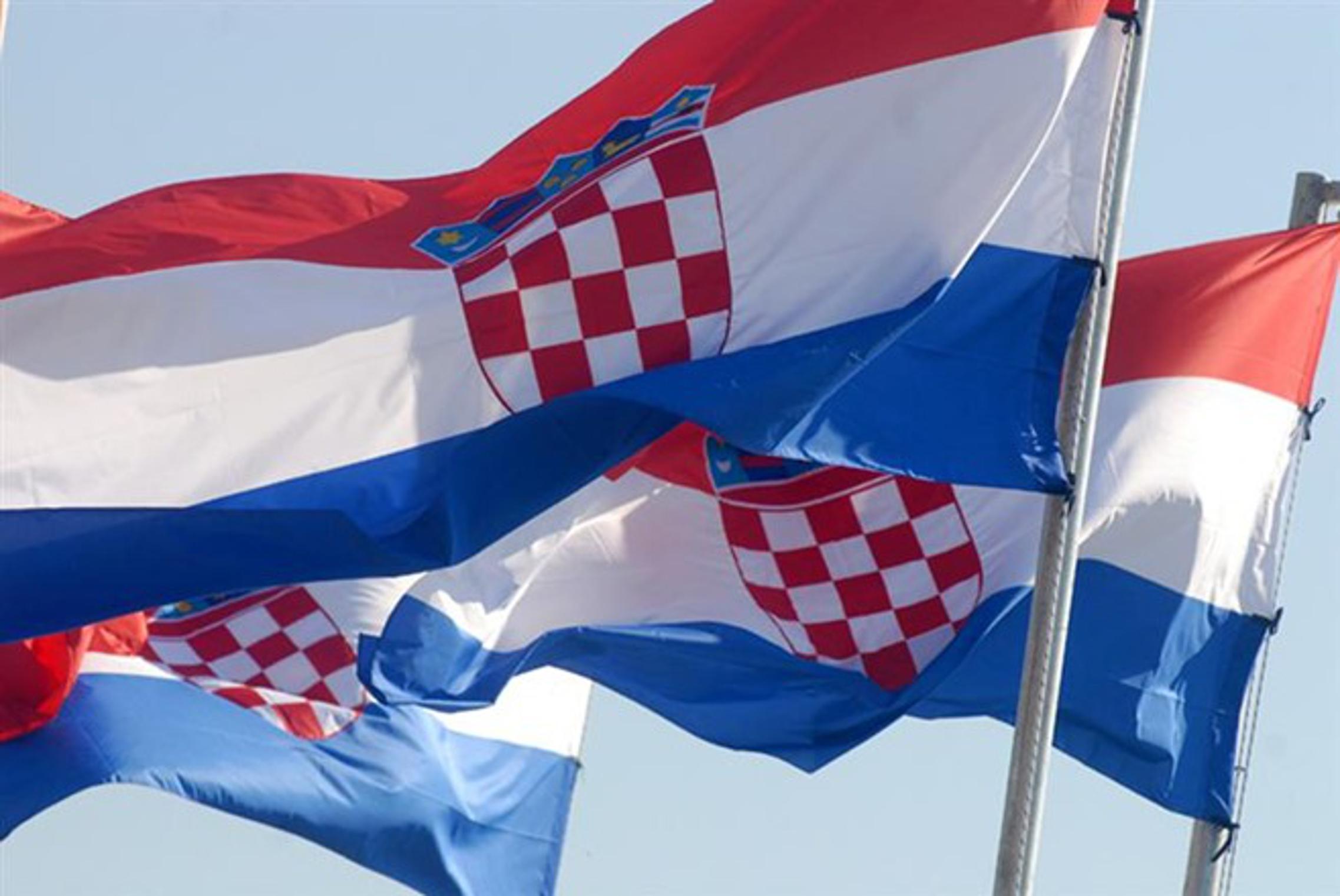 Hrvatske zastave u Kninu