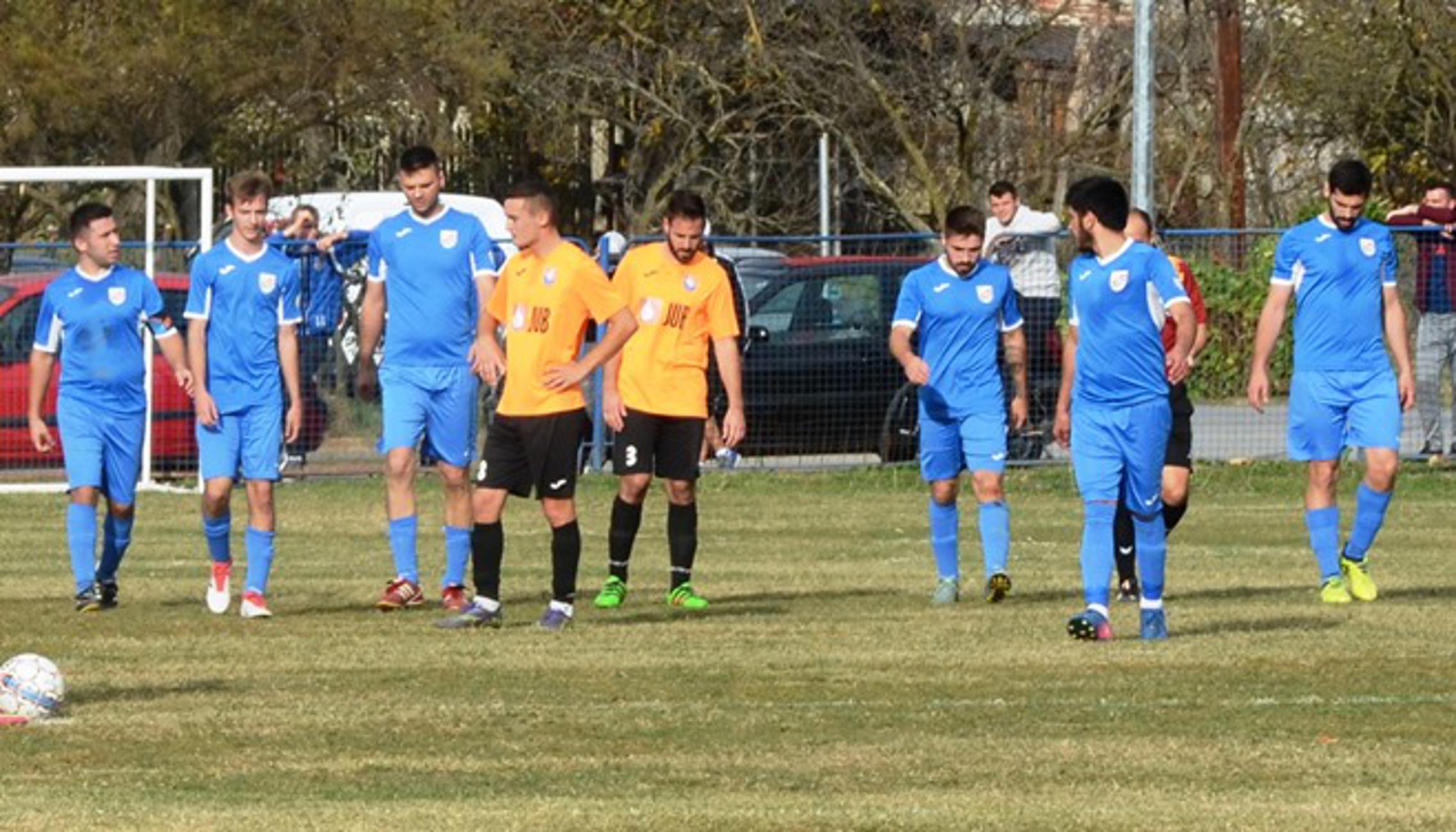 Nogometaši Mladosti (plavi) zabilježili su gostujuću pobjedu u Starom Topolju.
