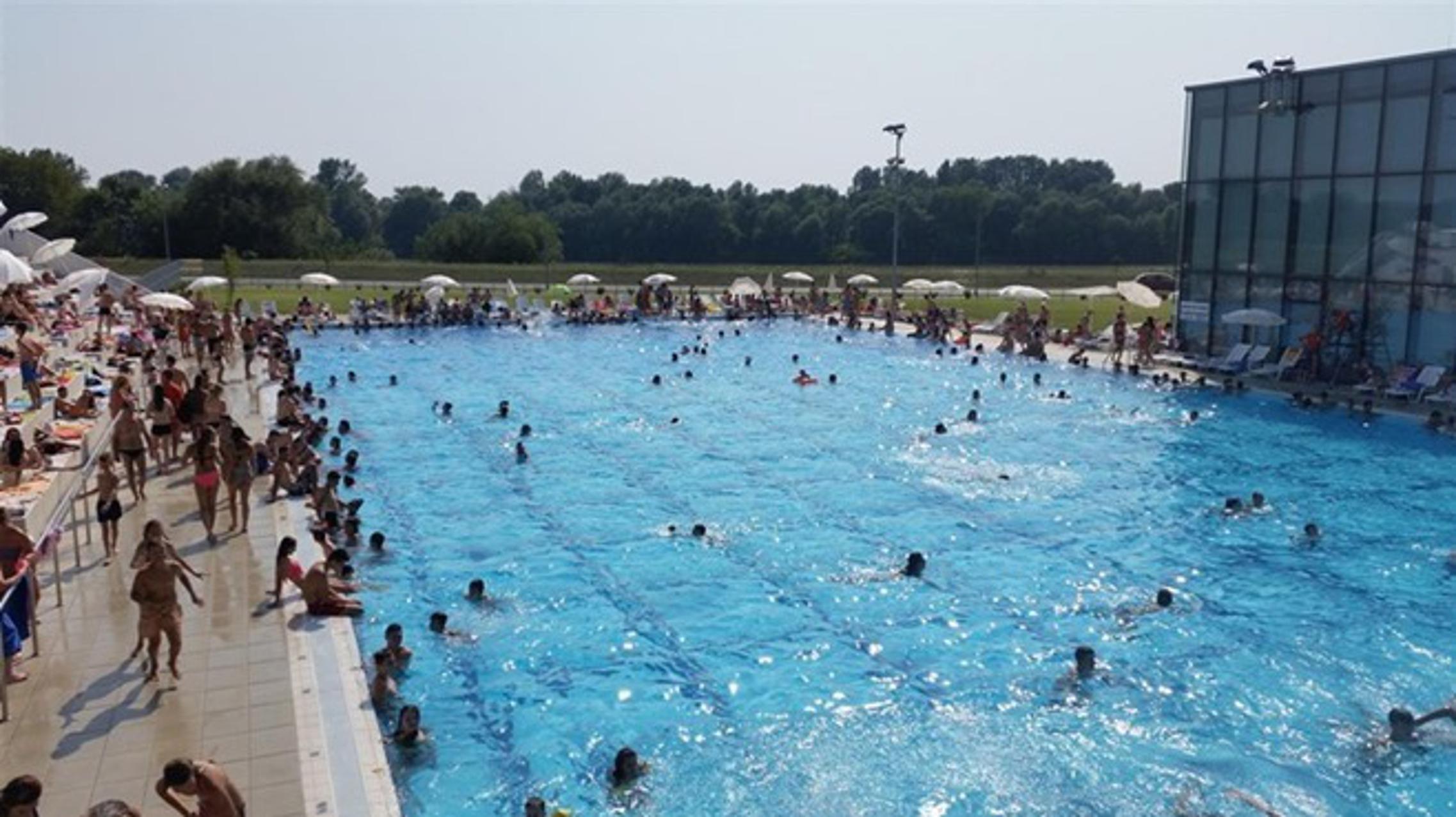 Otvoreni bazen u Slavonskom Brodu 