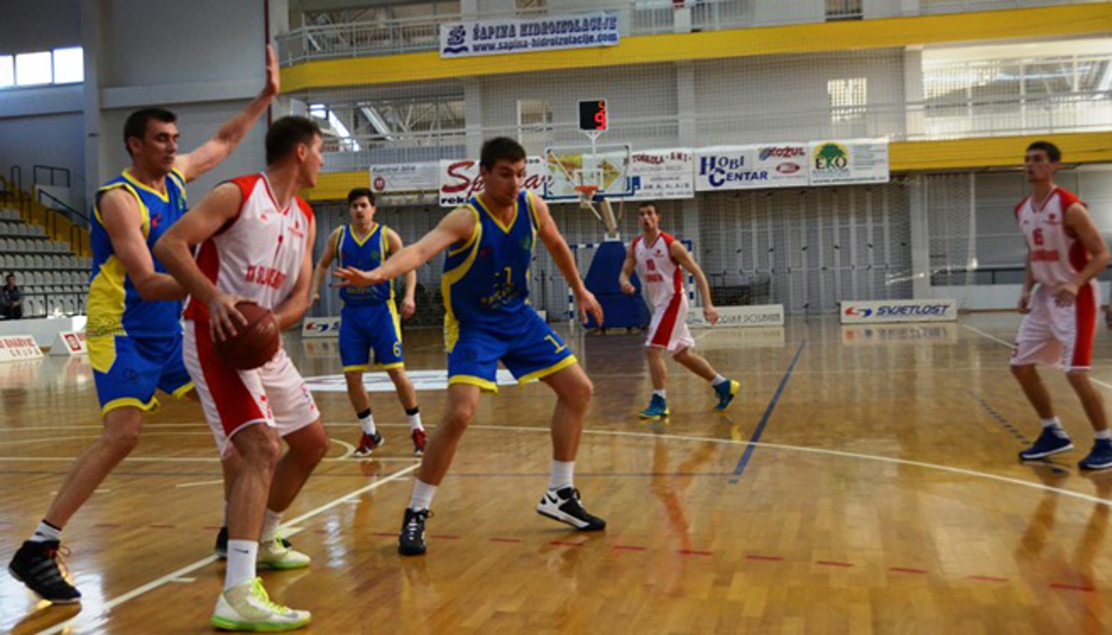 Košarkaši Slavonskog Broda (bijeli) igraju utakmicu sezone u Dardi
