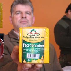 Dragutin Dukić s proizvodima koji nisu proizvedeni u petrovoselskoj mljekarii