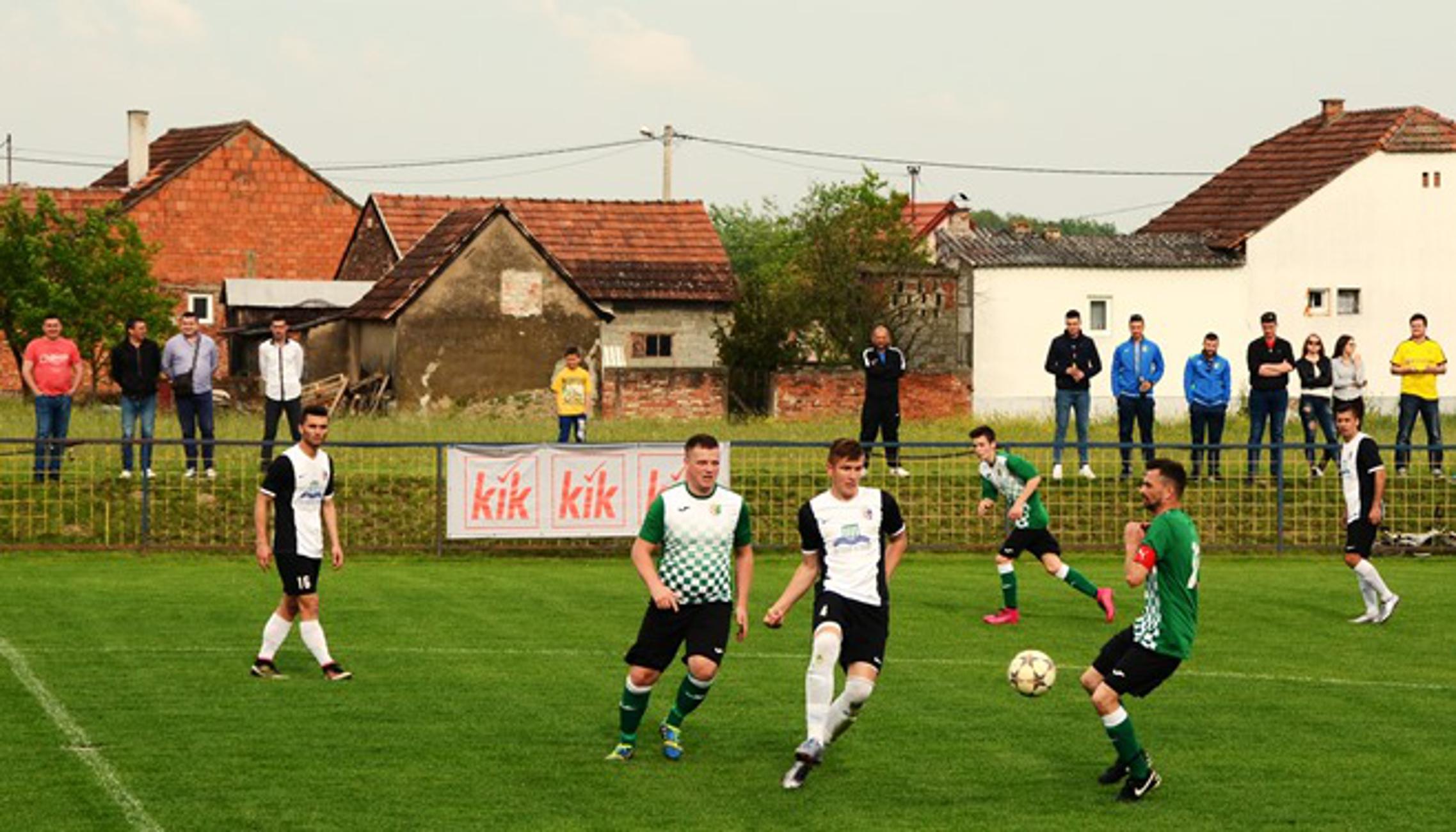 Detalj iz današnje utakmice u Donjoj Vrbi između Zvonimira (zeleni) i Marsonije