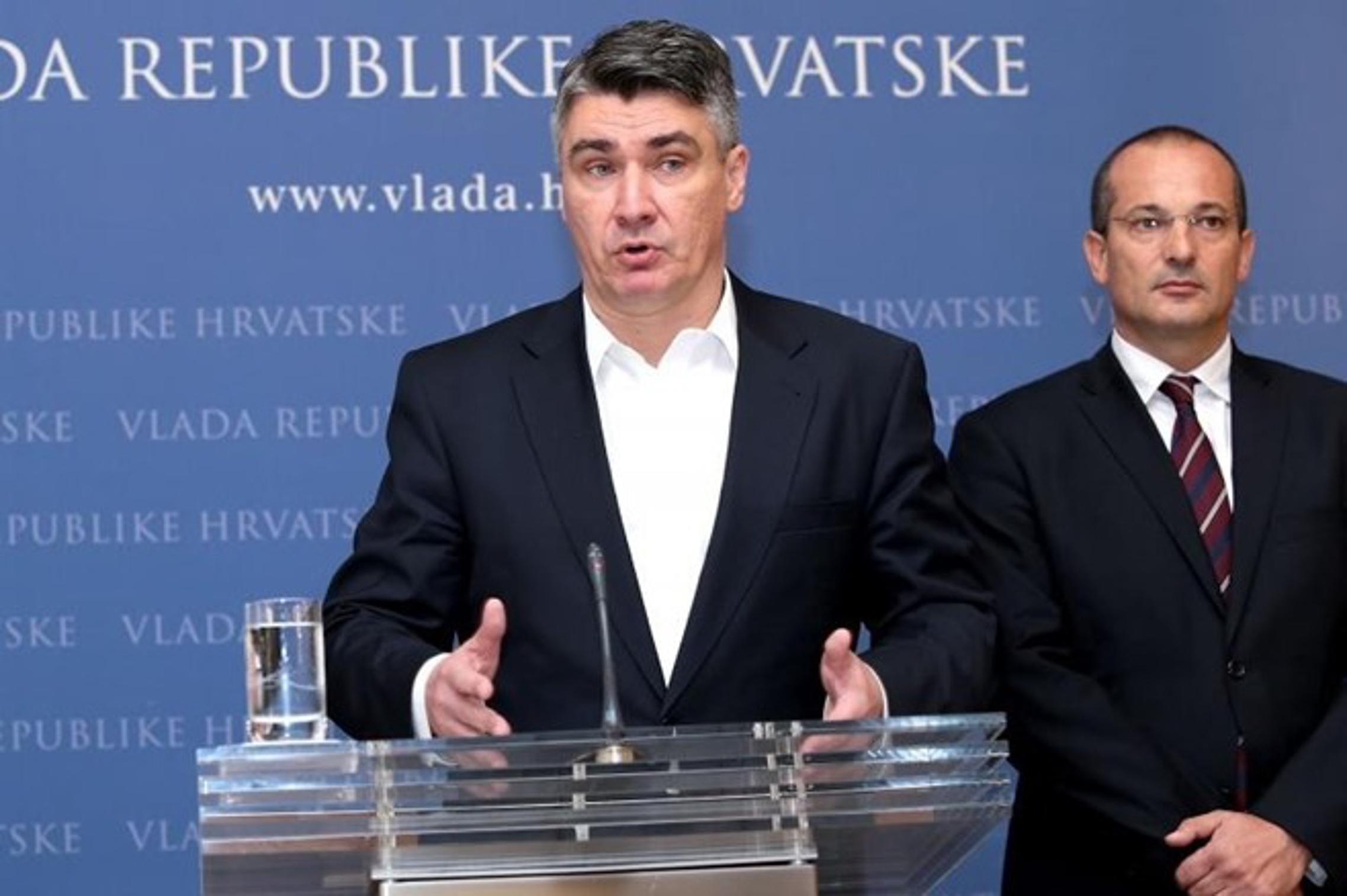Hrvatski premijer Zoran Milanović na tiskovnoj konferenciji 18. rujna 2015.