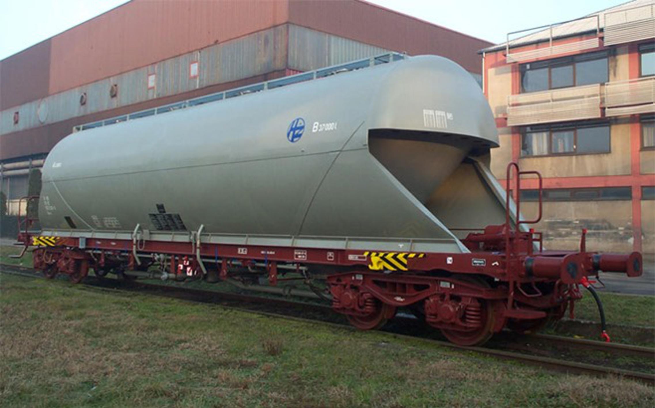 Četveroosovinska vagon cisterna Uacns-z