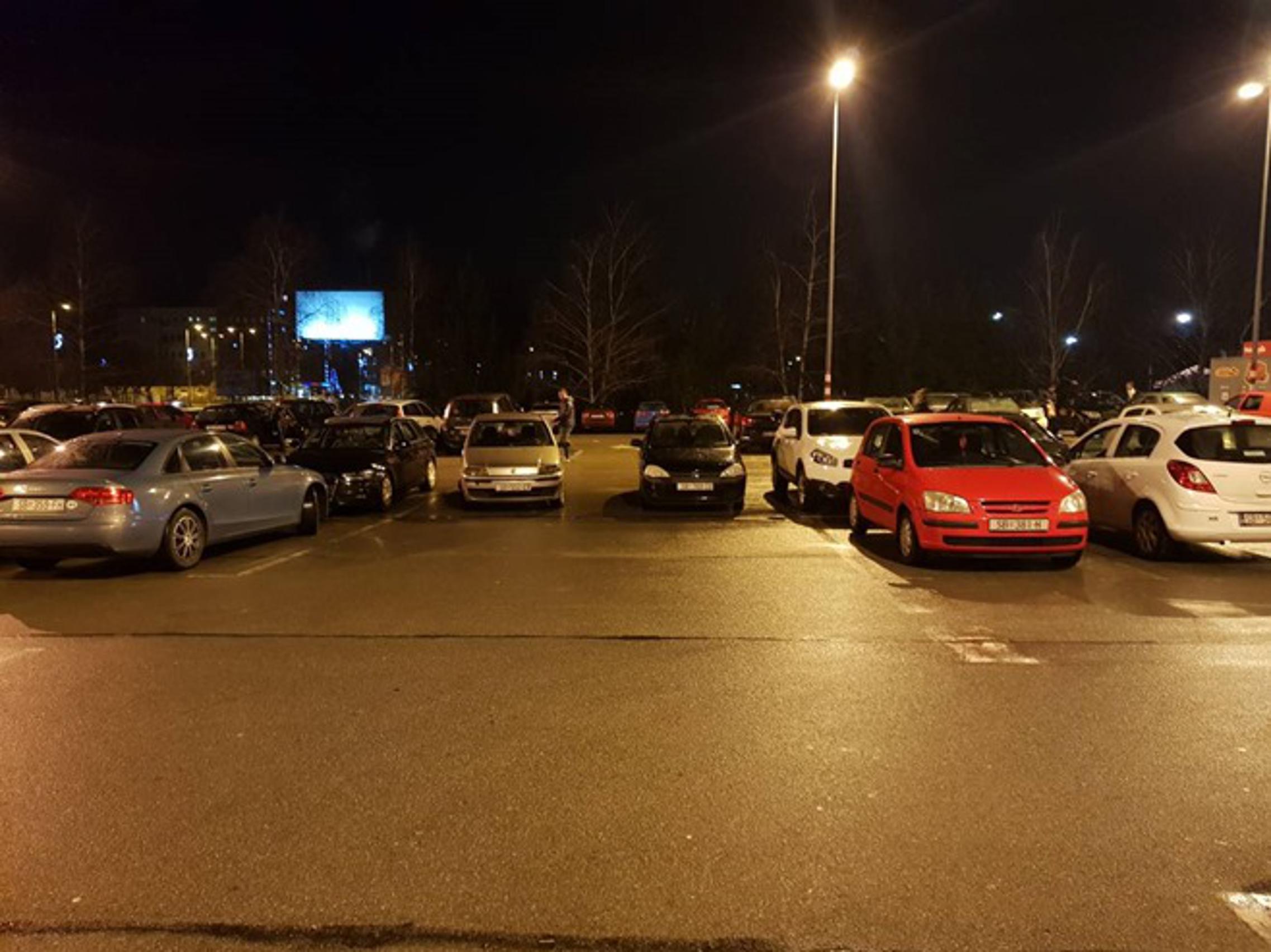 Neobičan način parkiranja