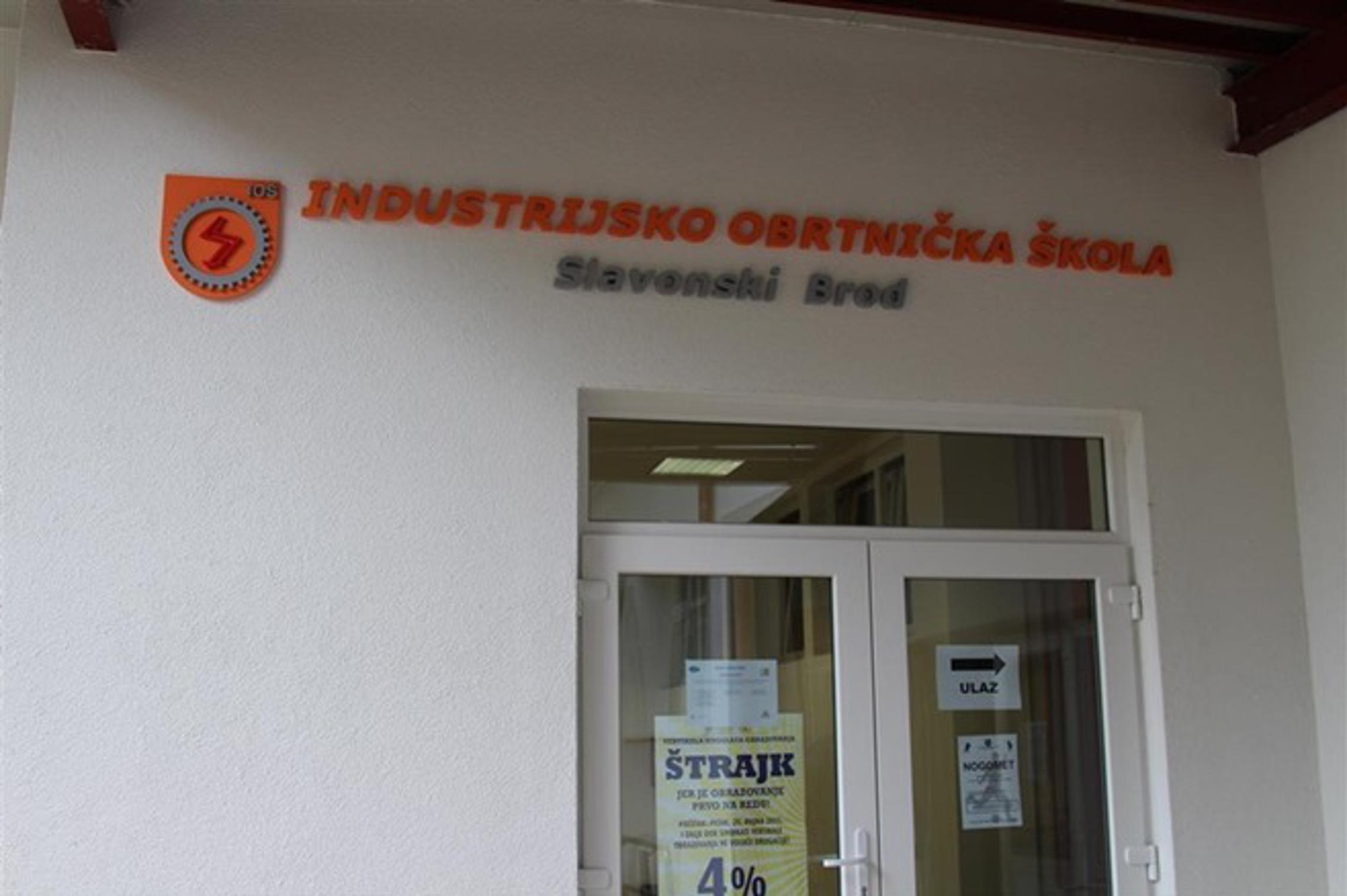 Zgrada Industrijsko-obrtničke škole Slavonski Brod