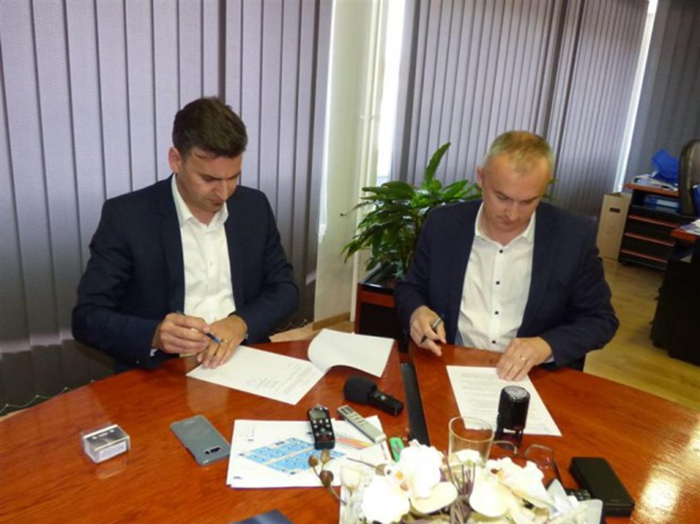 Ugovor su potpisali Sergio Galošić, član Uprave "Klimaopreme" i gradonačelnik Vinko Grgić