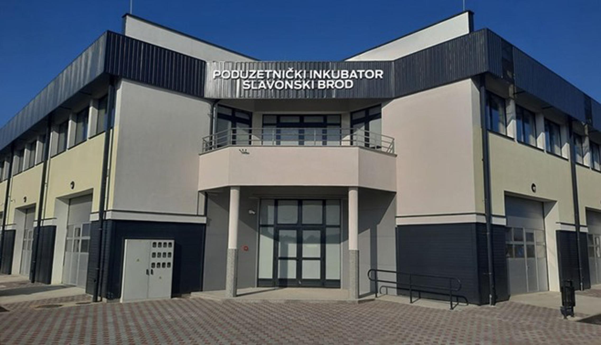Ulaz u zgradu Inovacijskog inkubatora u Slavonskom Brodu