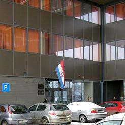 Ulaz u Poreznu upravu područni ured Slavonski Brod, u Svačićevoj