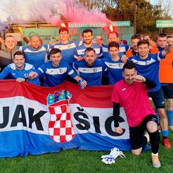 Nogometaši Jakšića nakon pobjede nad Hajdukom.