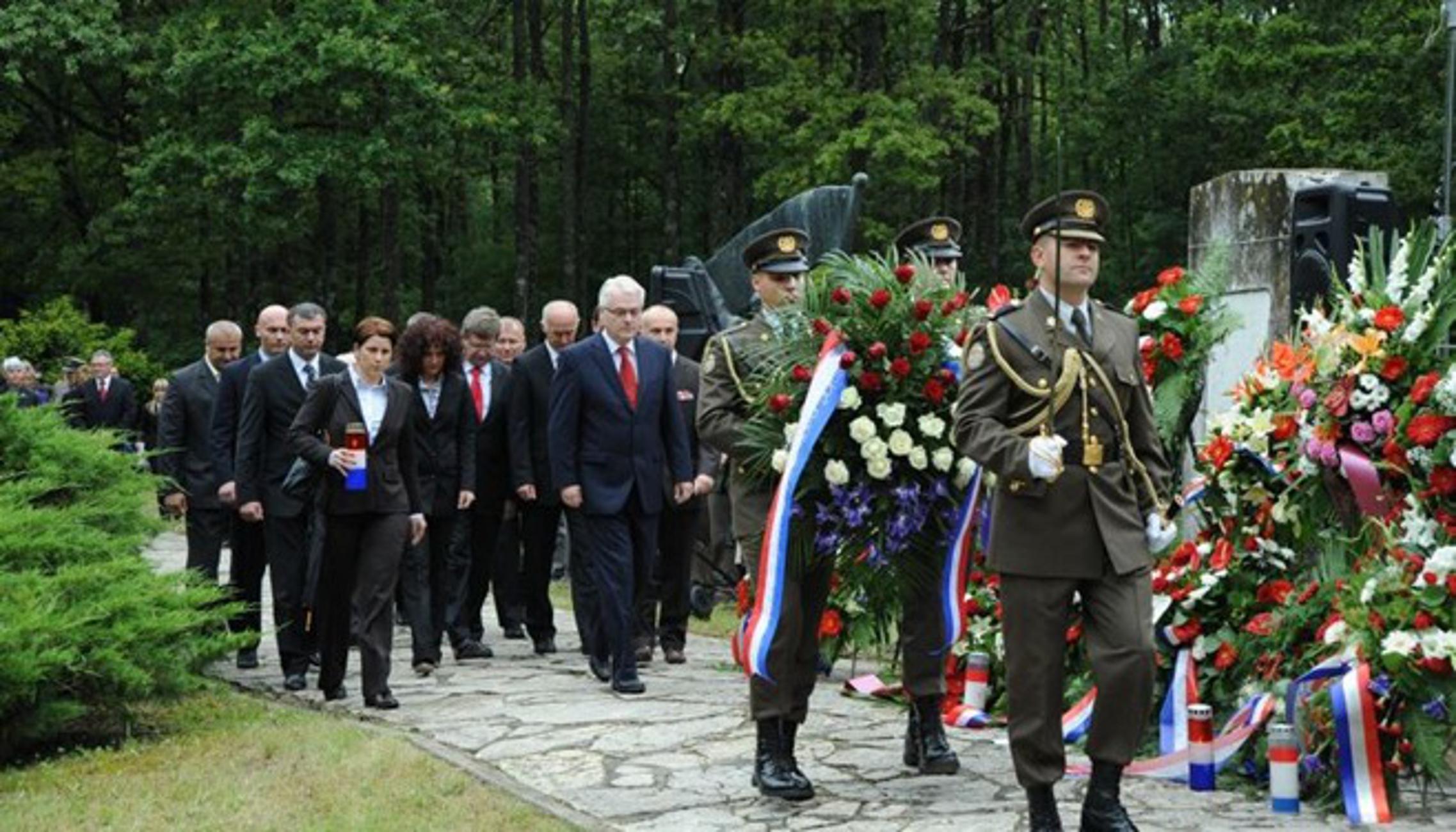 Predsjednik Ivo Josipović, 22. lipnja 2010., odaje počast Prvom hrvatskom partizanskom odredu