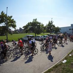 Prizori sa starta Biciklijade kod Sportske dvorane Brod u Naselju Mali Pariz