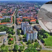 Grad Slavonski Brod; u krugu je udarna rupa, prije sanacije, na jednoj od gradskh cesta