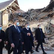 Predsjednik RH i predsjednik Vlade u obilasku u potresu stradalih mjesta