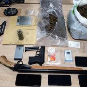 Zaplijenjena droga, oružje, mobiteli